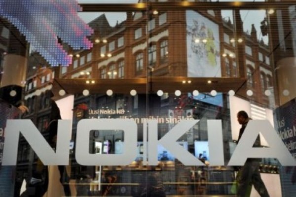 Moody's a retrogradat ratingul Nokia